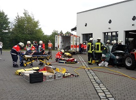 Image: Verkehrsunfallsübung für Feuerwehr und Rettungsdienst